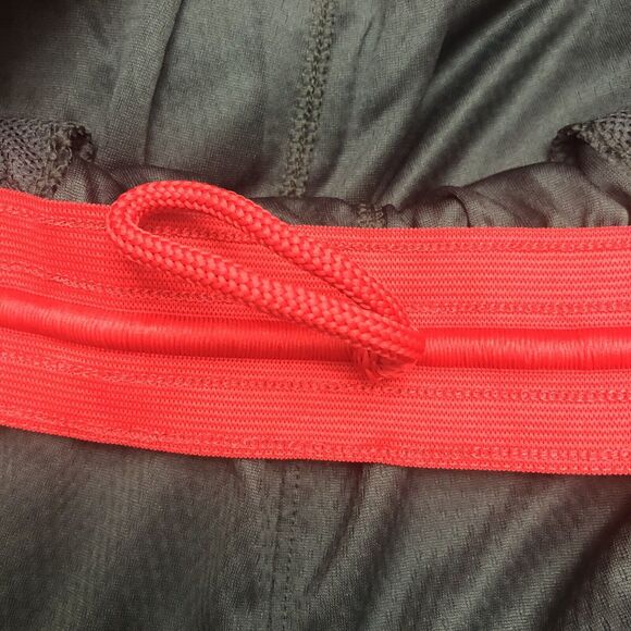 New NIKE Men’s Size Medium Gray, Black, Red Basketball Shorts - Picture 8 of 8